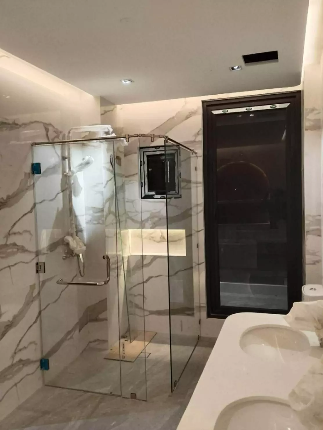 3 Storey House and Lot - photo 5