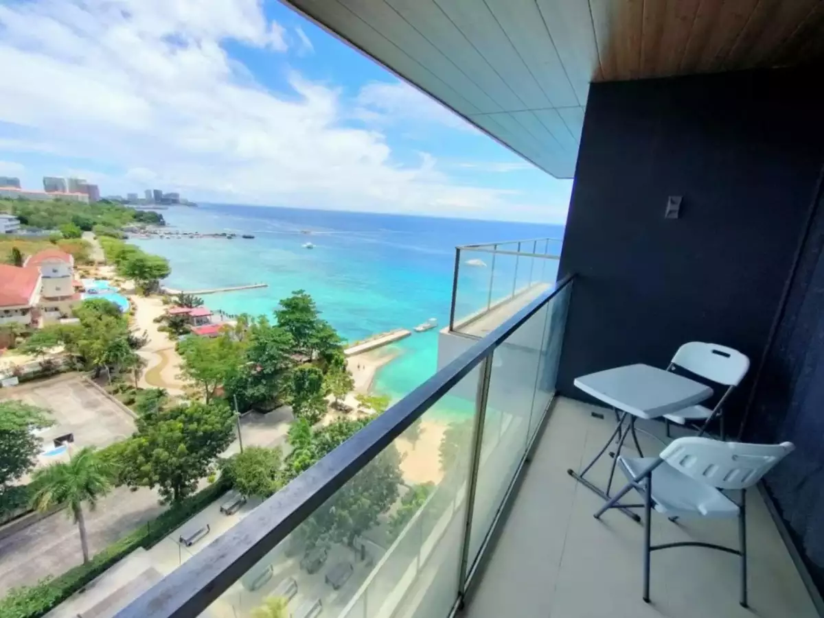 FOR RENT & FOR SALE : FULLY FURNISHED STUDIO CONDO UNIT WITH BEACHFRONT ACCESS IN THE REEF RESIDENCES MACTAN, LAPU-LAPU CEBU - photo 7