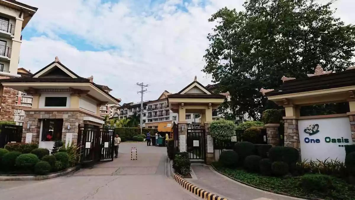 ONE OASIS CEBU WITH GOLF COURSE VIEW - photo 2