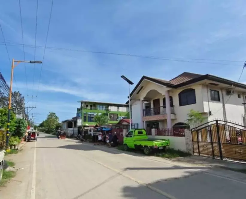 Steal Deal! House & Lot with Income-Generating Apartment in Minglanilla – Perfect for Living & Earning - photo 4