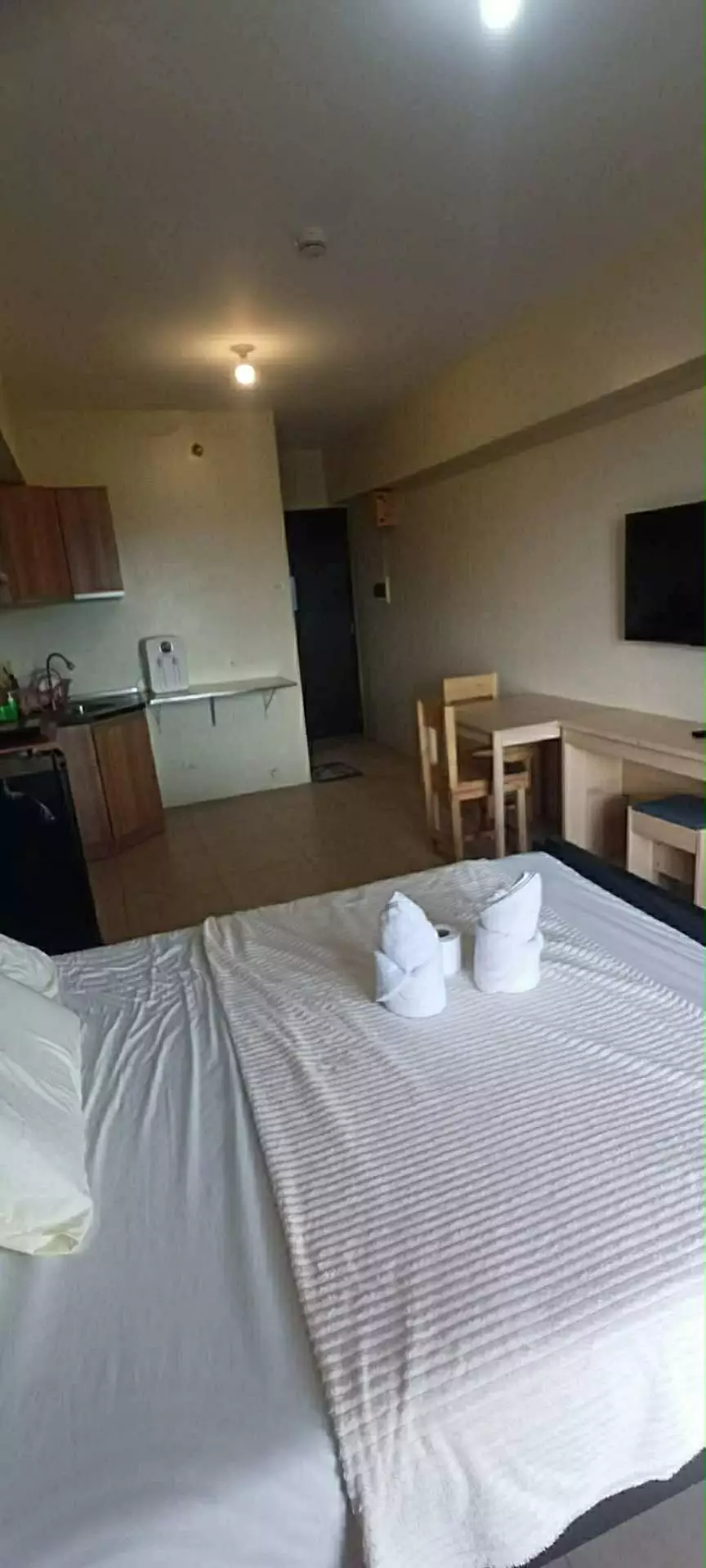 For Sale: Studio Unit in Avida Riala Tower 3 – High Floor with City View | Ideal for Airbnb - photo 4