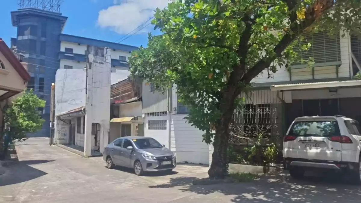 PRIME LOT PROPERTY IN DOWNTOWN BACOLOD CITY - photo 3