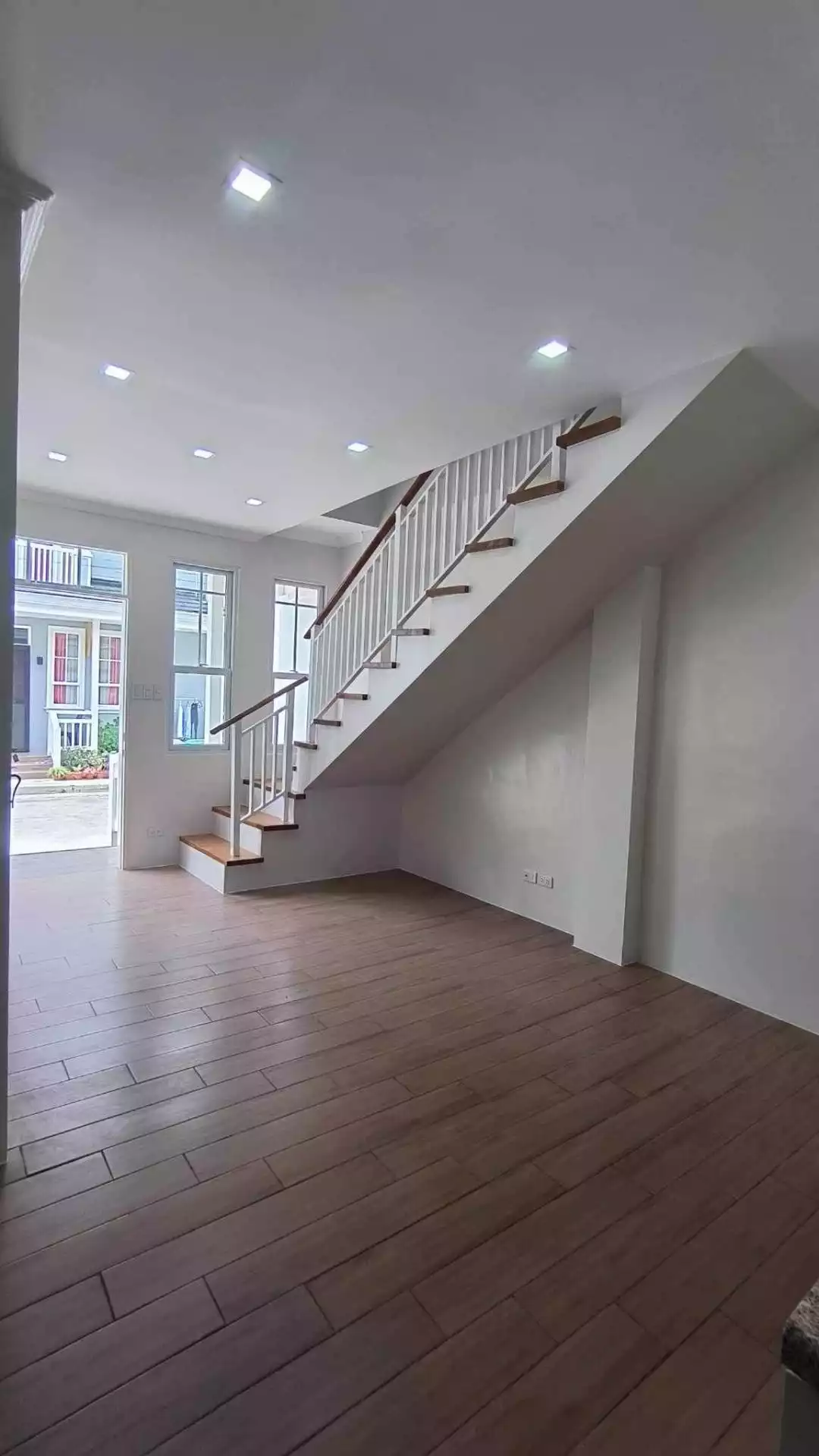 FOR ASSUME: HOUSE & LOT - photo 4