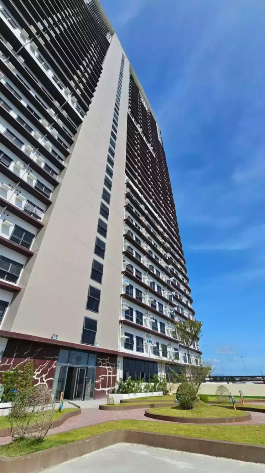 Studio Unit at Jtower Residences For Rent! - photo 3