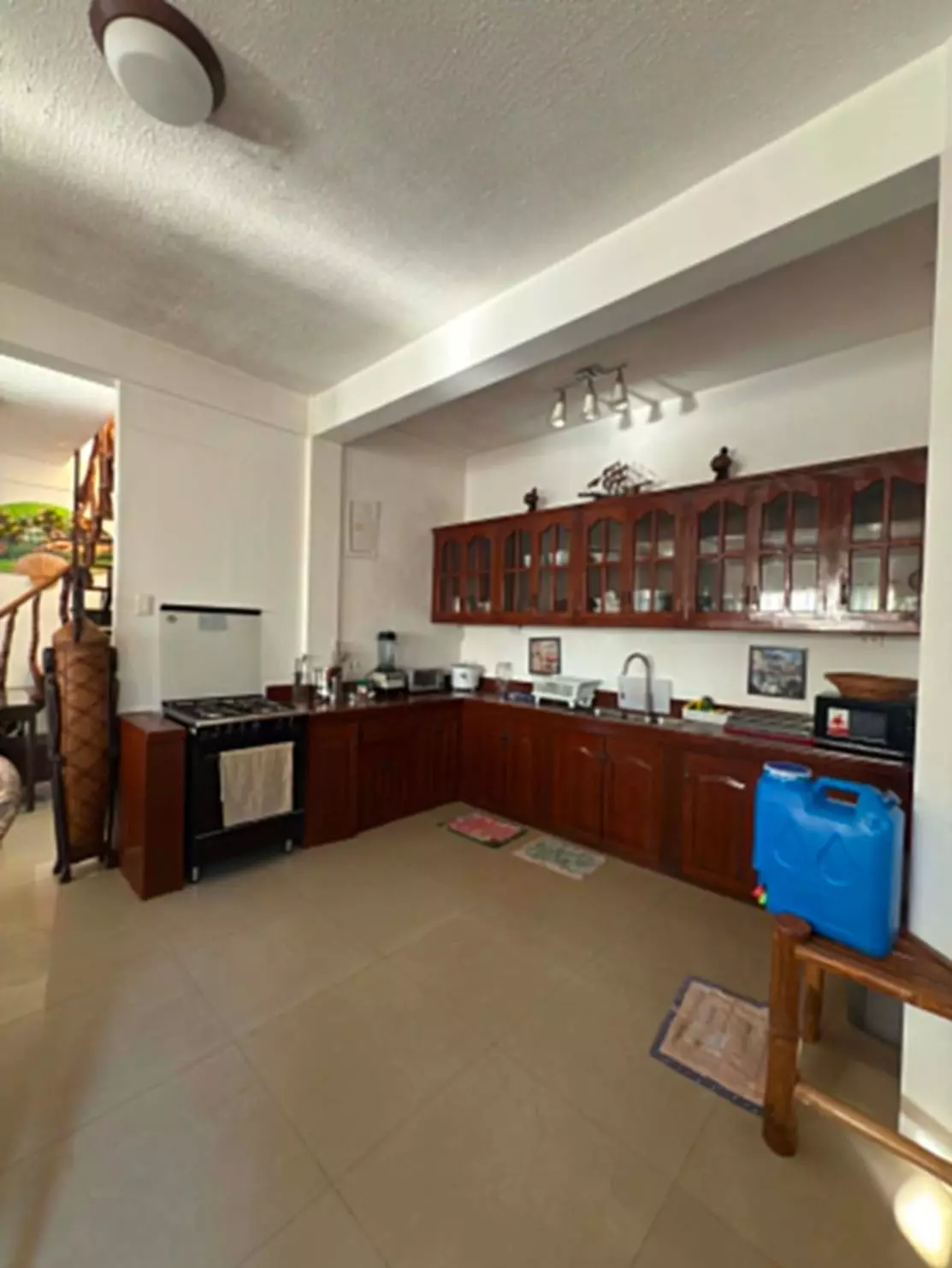 Modern 5BR with Private Pool & Tropical Gazebos - photo 2