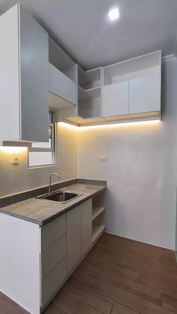 FOR ASSUME: HOUSE & LOT - photo 3