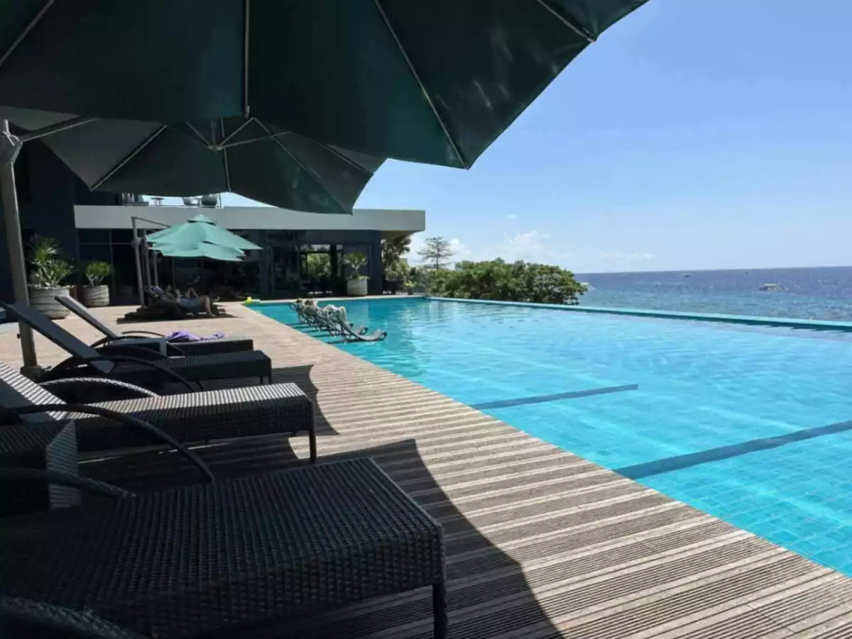 FOR RENT & FOR SALE : FULLY FURNISHED STUDIO CONDO UNIT WITH BEACHFRONT ACCESS IN THE REEF RESIDENCES MACTAN, LAPU-LAPU CEBU - photo 3