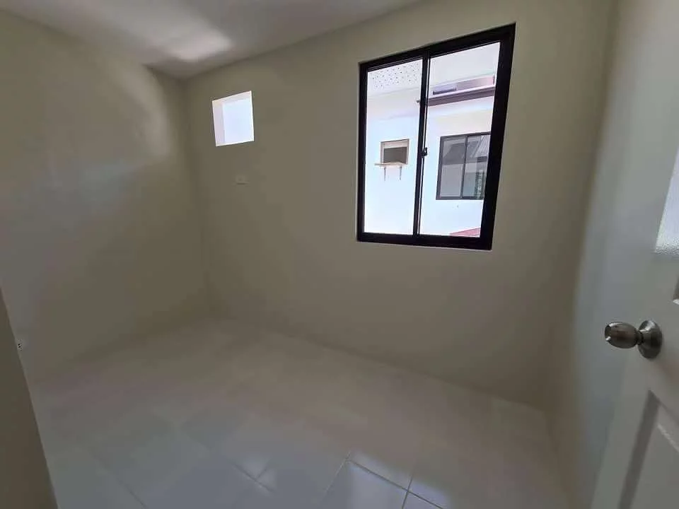 4 Bedroom House and Lot For Sale - photo 6