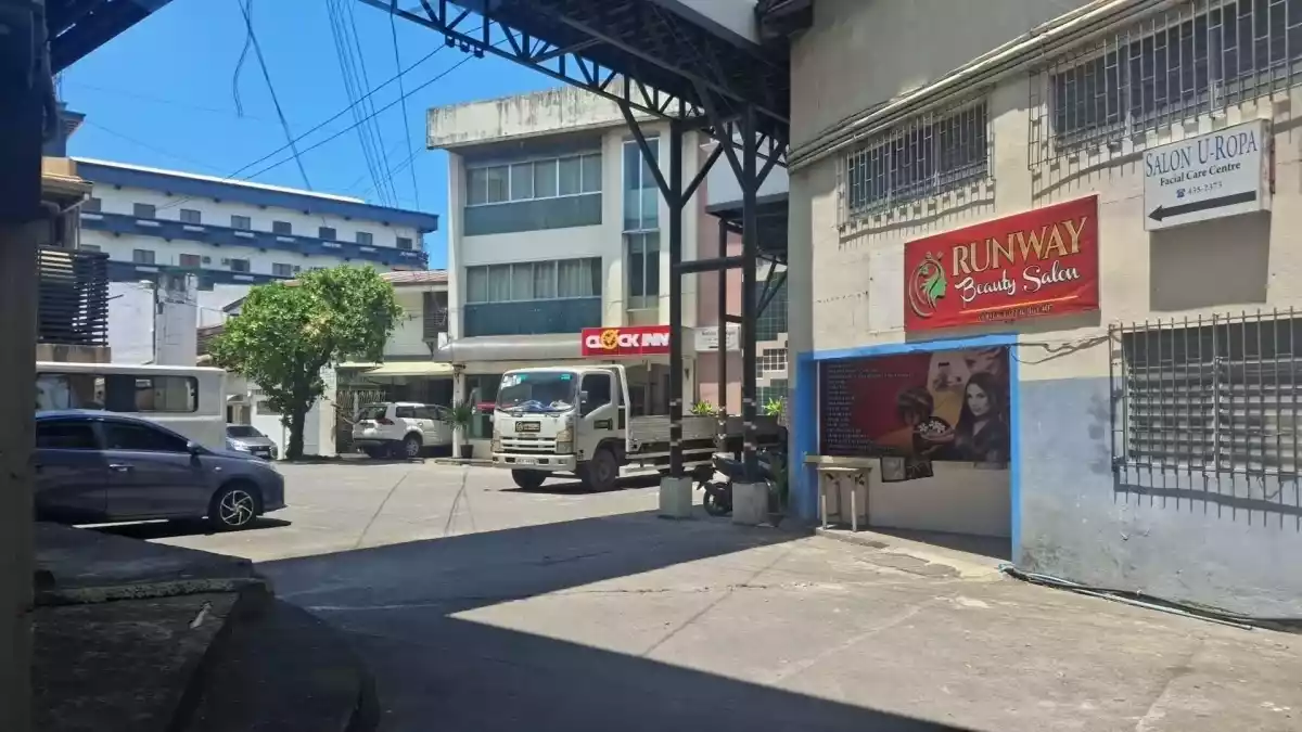 PRIME LOT PROPERTY IN DOWNTOWN BACOLOD CITY - photo 4