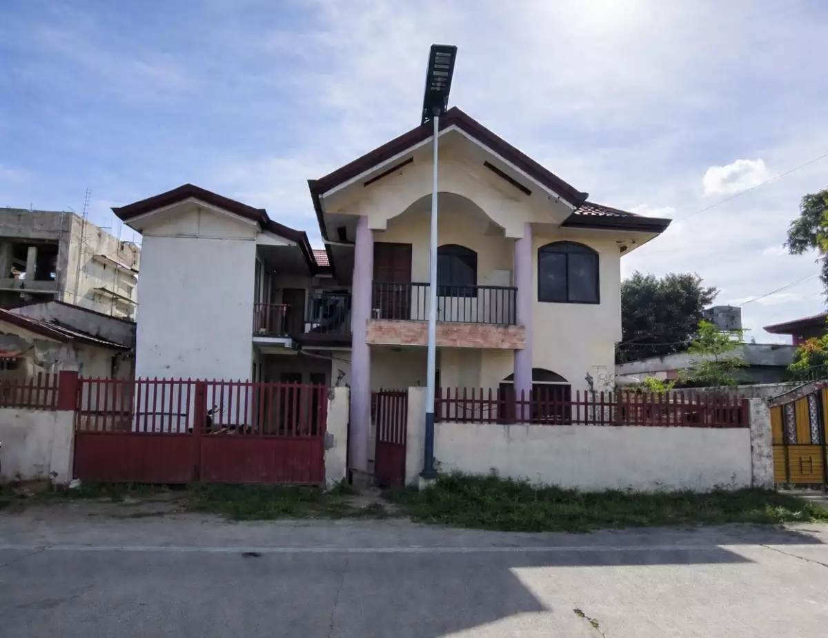 Steal Deal! House & Lot with Income-Generating Apartment in Minglanilla – Perfect for Living & Earning