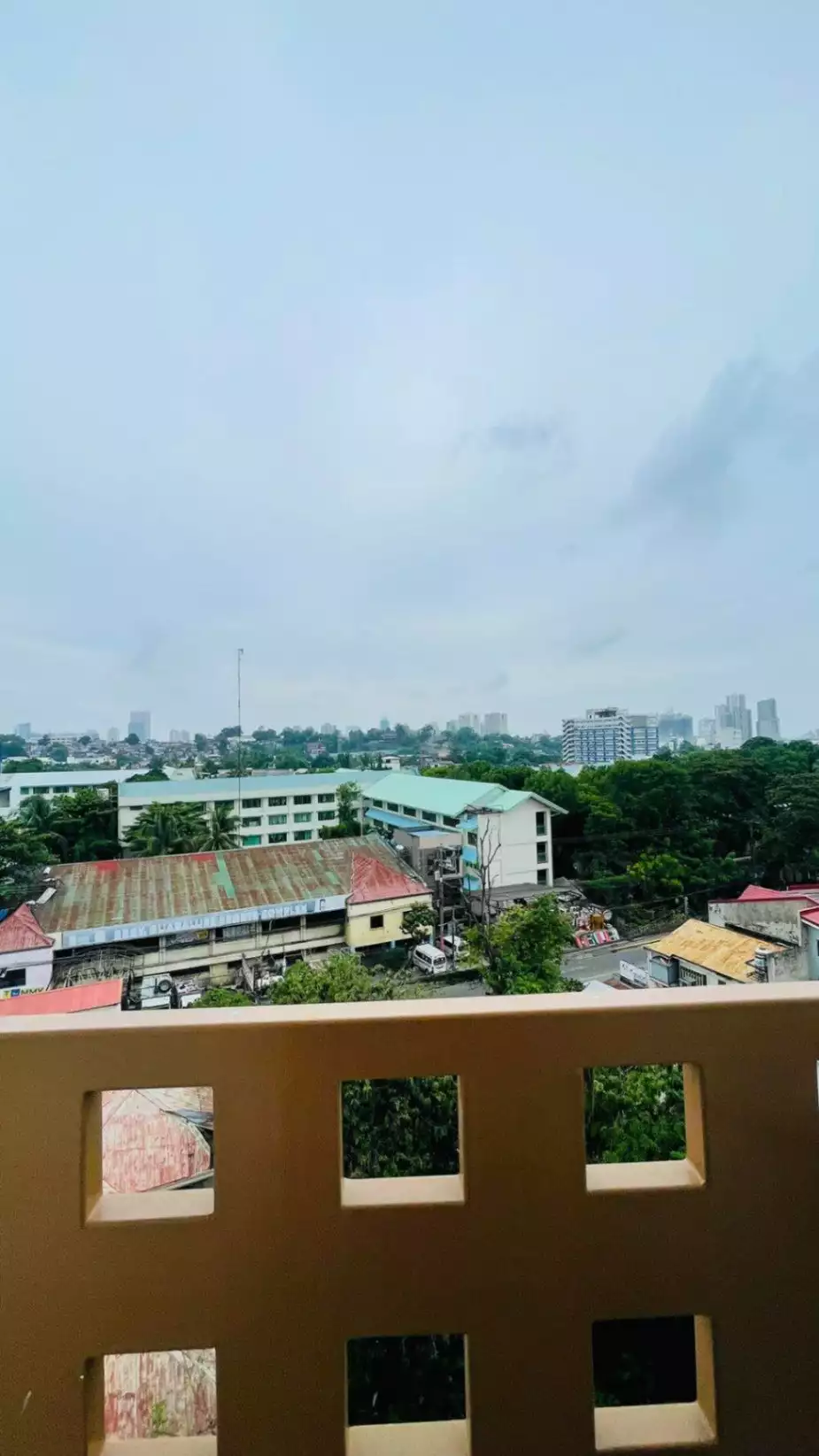 Studio Unit with Balcony in Casa Mira Guadalupe Cebu City, Cebu - photo 7