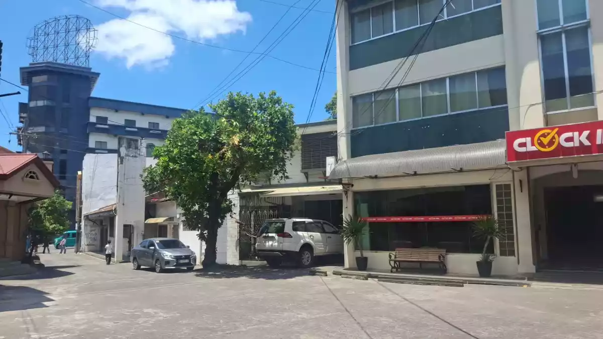 PRIME LOT PROPERTY IN DOWNTOWN BACOLOD CITY - photo 6