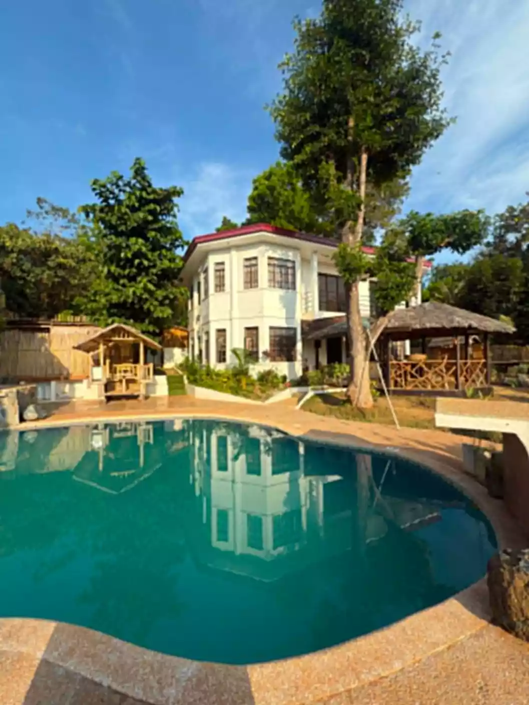 Modern 5BR with Private Pool & Tropical Gazebos - photo 5