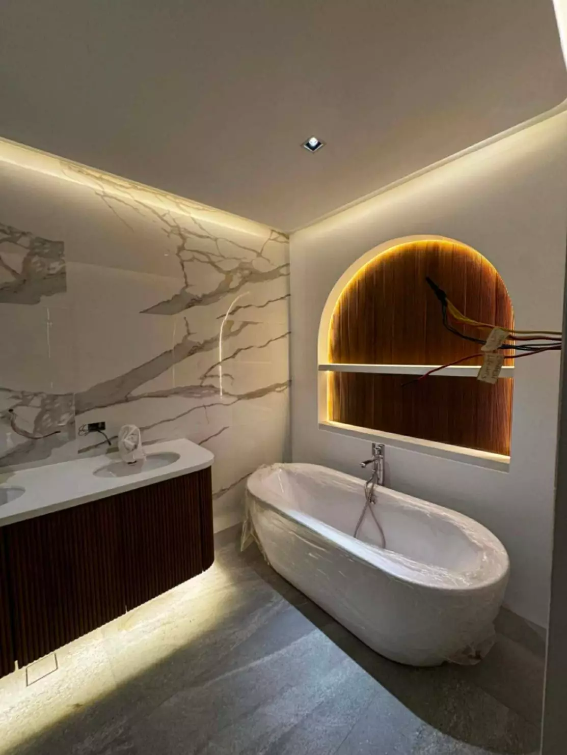 3 Storey House and Lot - photo 2