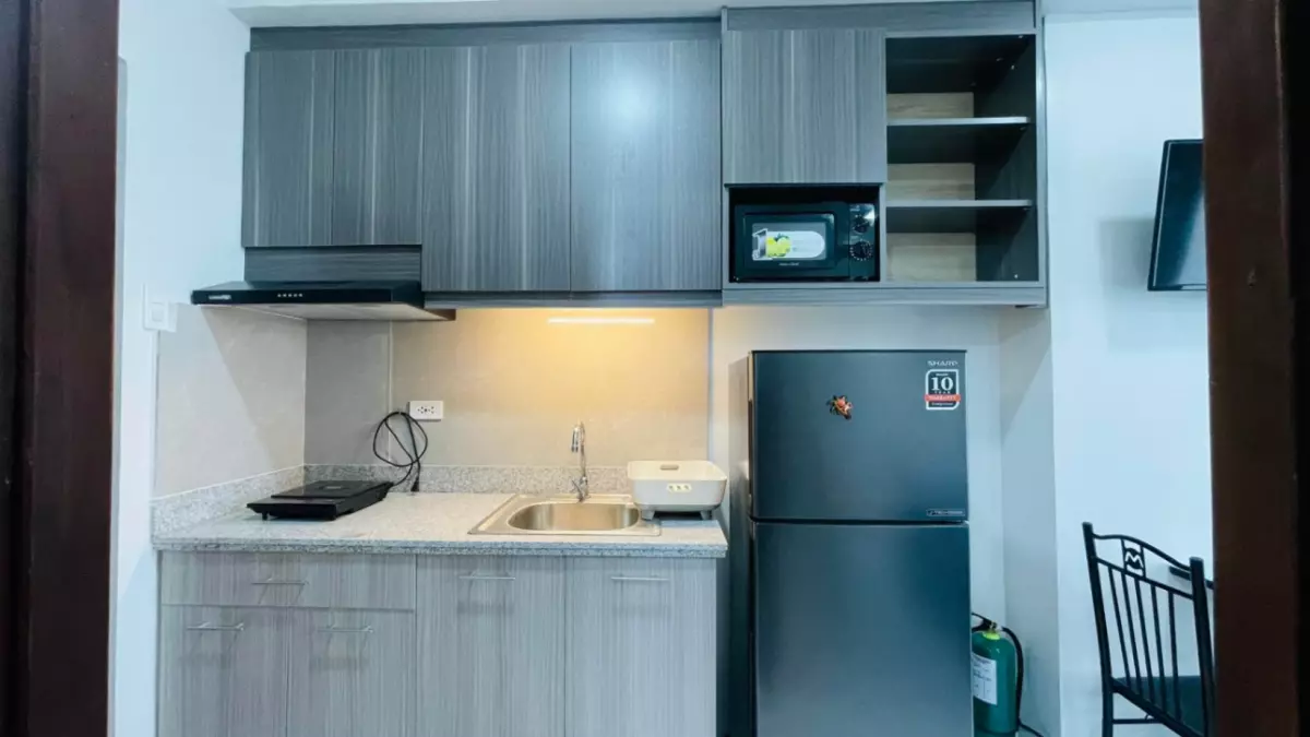 Studio Unit with Balcony in Casa Mira Guadalupe Cebu City, Cebu - photo 4