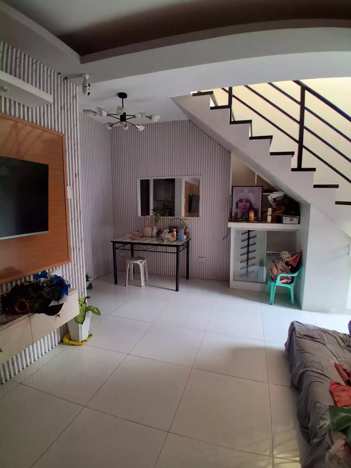 3 Bedroom House End Unit for assume - photo 5