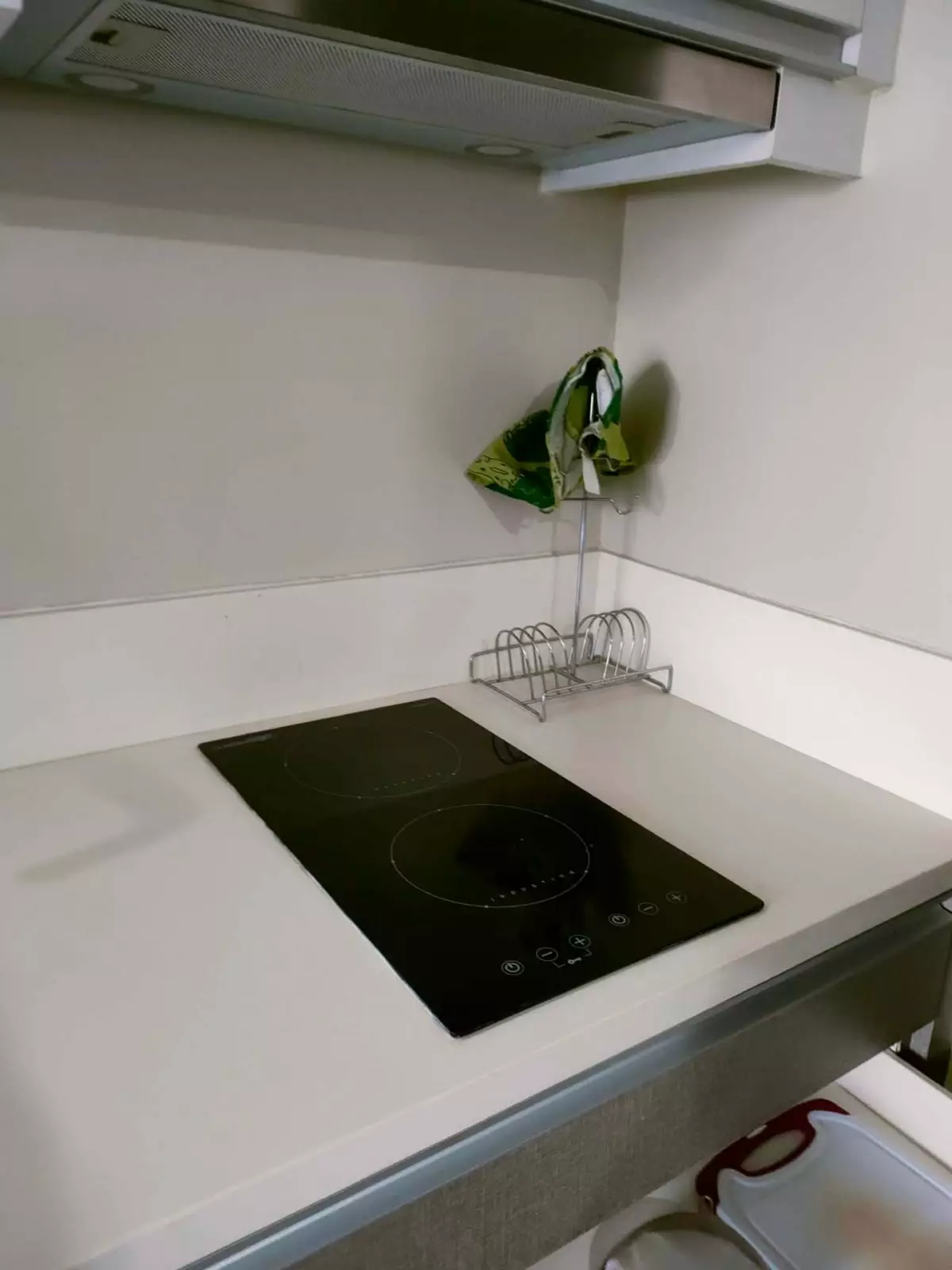 FOR RENT: STUDIO UNIT IN BASELINE PRESTIGE WITH PARKING - photo 3