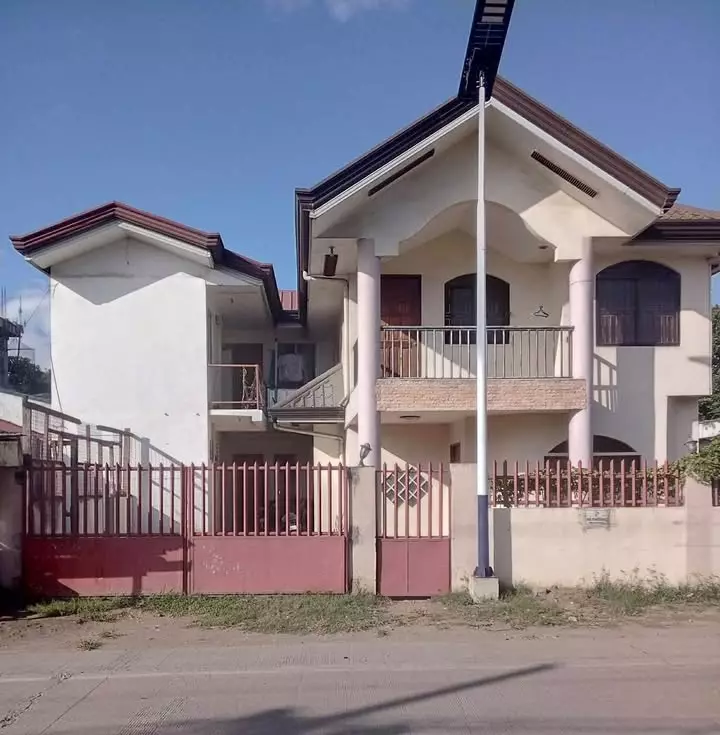 Steal Deal! House & Lot with Income-Generating Apartment in Minglanilla – Perfect for Living & Earning - photo 2