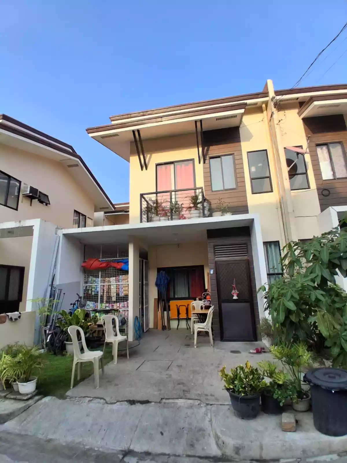 3 Bedroom House End Unit for assume - photo 2