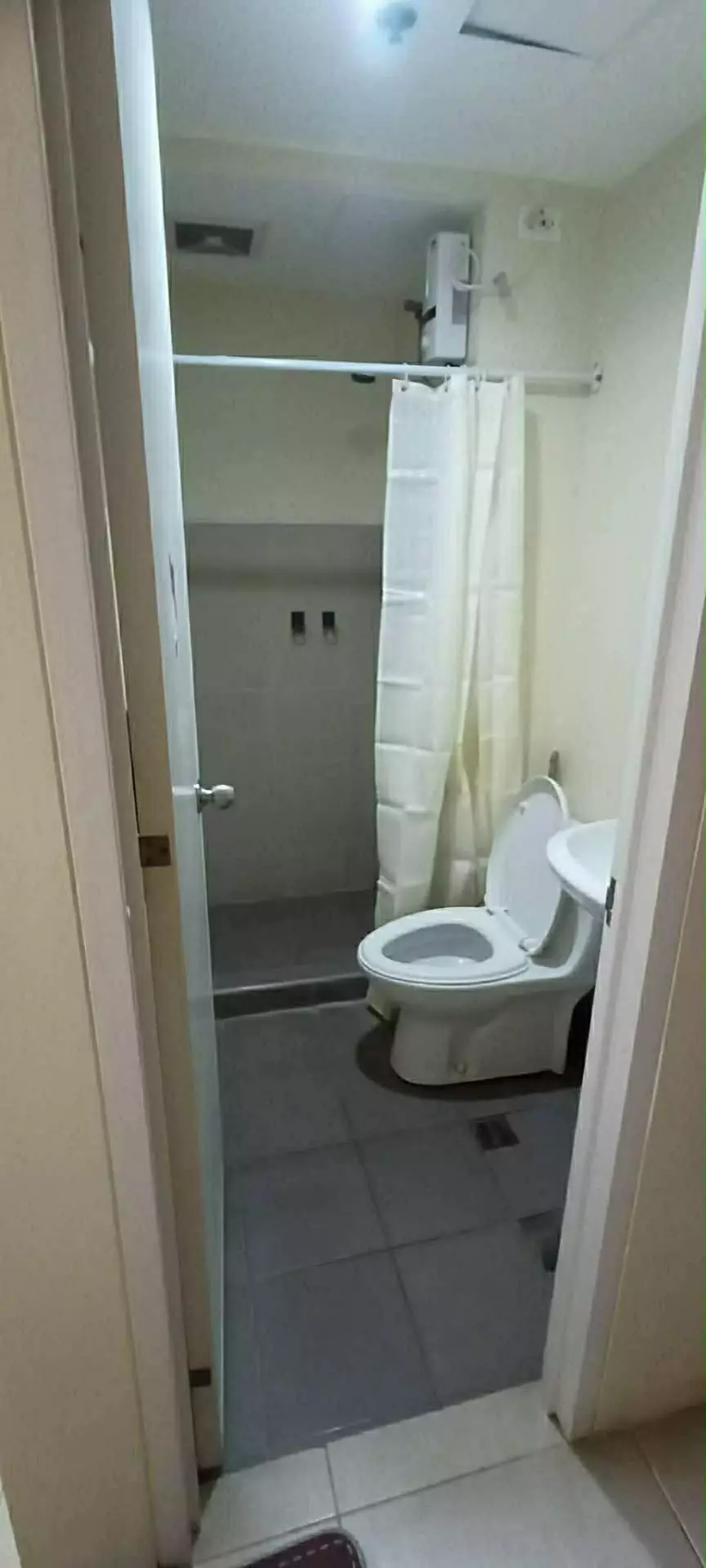 For Sale: Studio Unit in Avida Riala Tower 3 – High Floor with City View | Ideal for Airbnb - photo 5