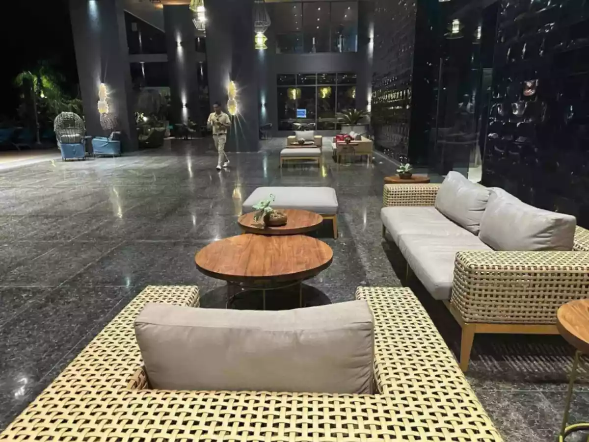 FOR RENT & FOR SALE : FULLY FURNISHED STUDIO CONDO UNIT WITH BEACHFRONT ACCESS IN THE REEF RESIDENCES MACTAN, LAPU-LAPU CEBU