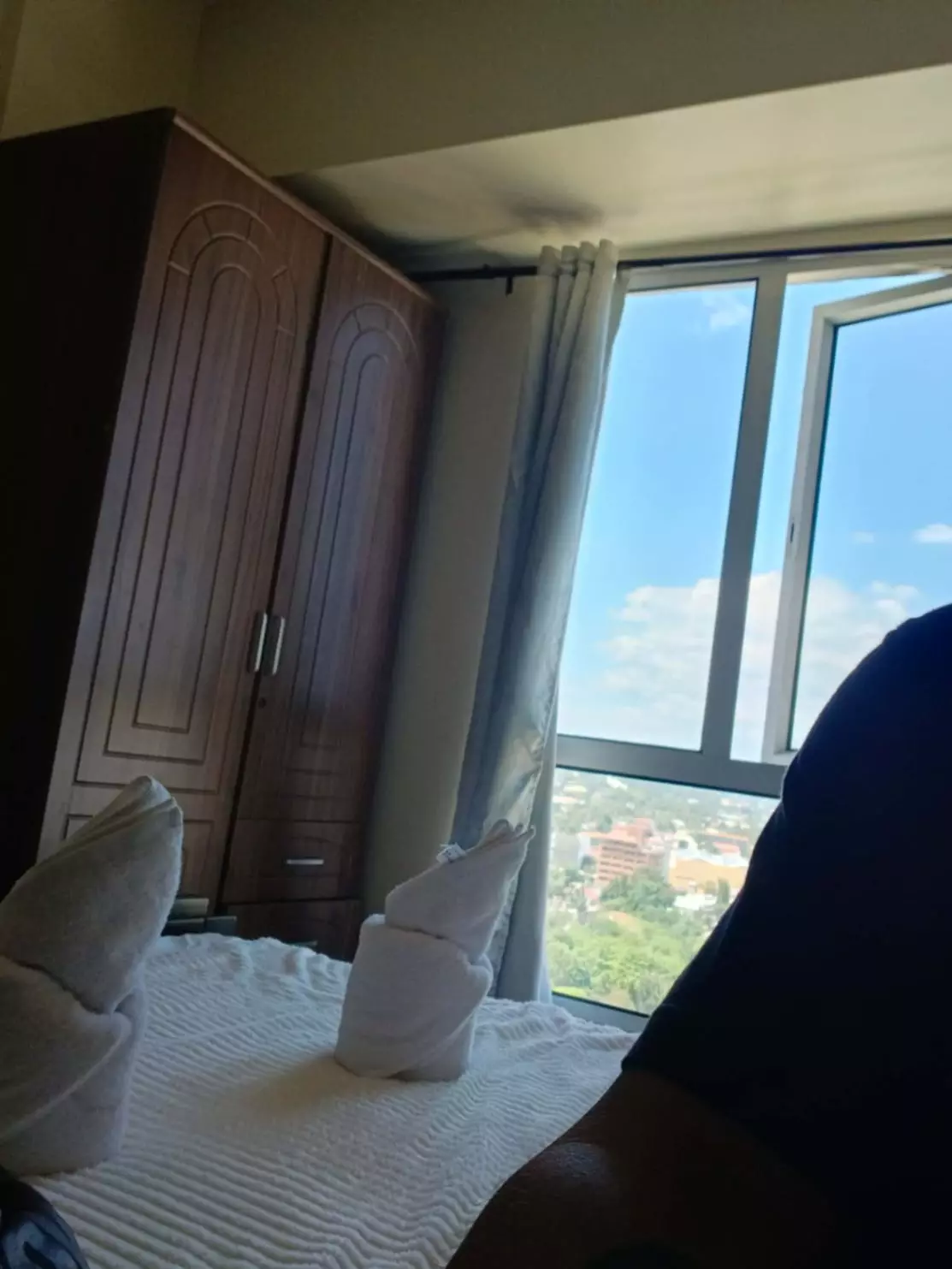 For Sale: Studio Unit in Avida Riala Tower 3 – High Floor with City View | Ideal for Airbnb - photo 6