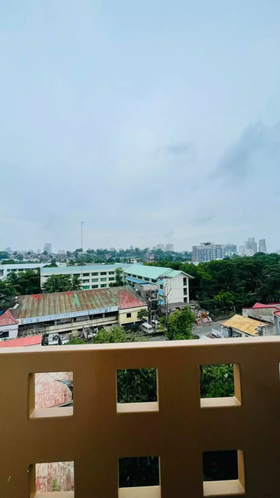 Studio Unit with Balcony in Casa Mira Guadalupe Cebu City, Cebu - photo 2