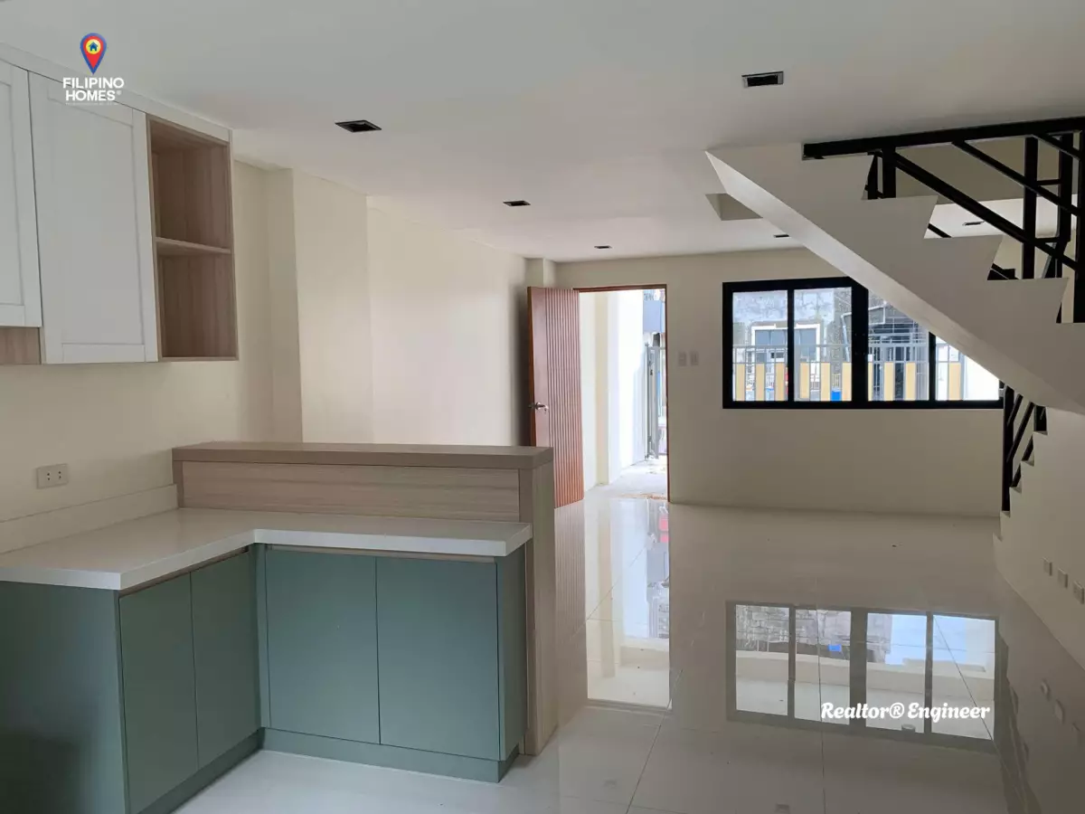 Modern Living at 3-storey, 4-bedroom townhouse in Las Pinas - photo 7