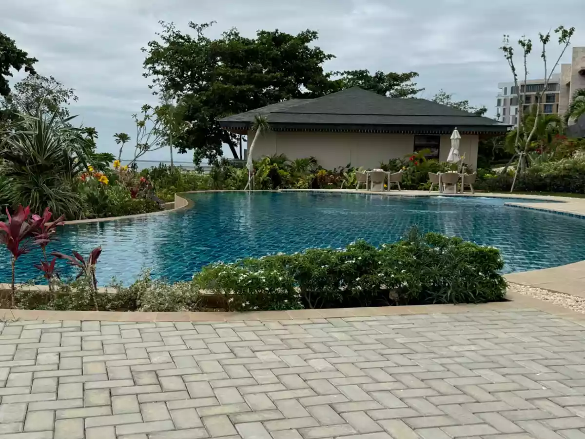 Rush Sale/For Assume 1BR Unit at ARUGA by Rockwell Mactan - photo 5