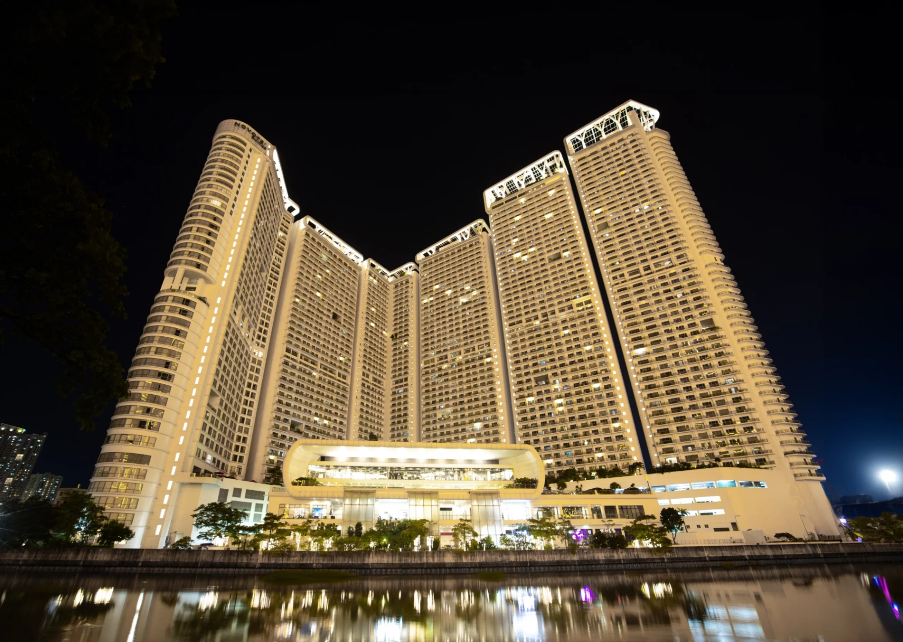 Acqua Private Residences