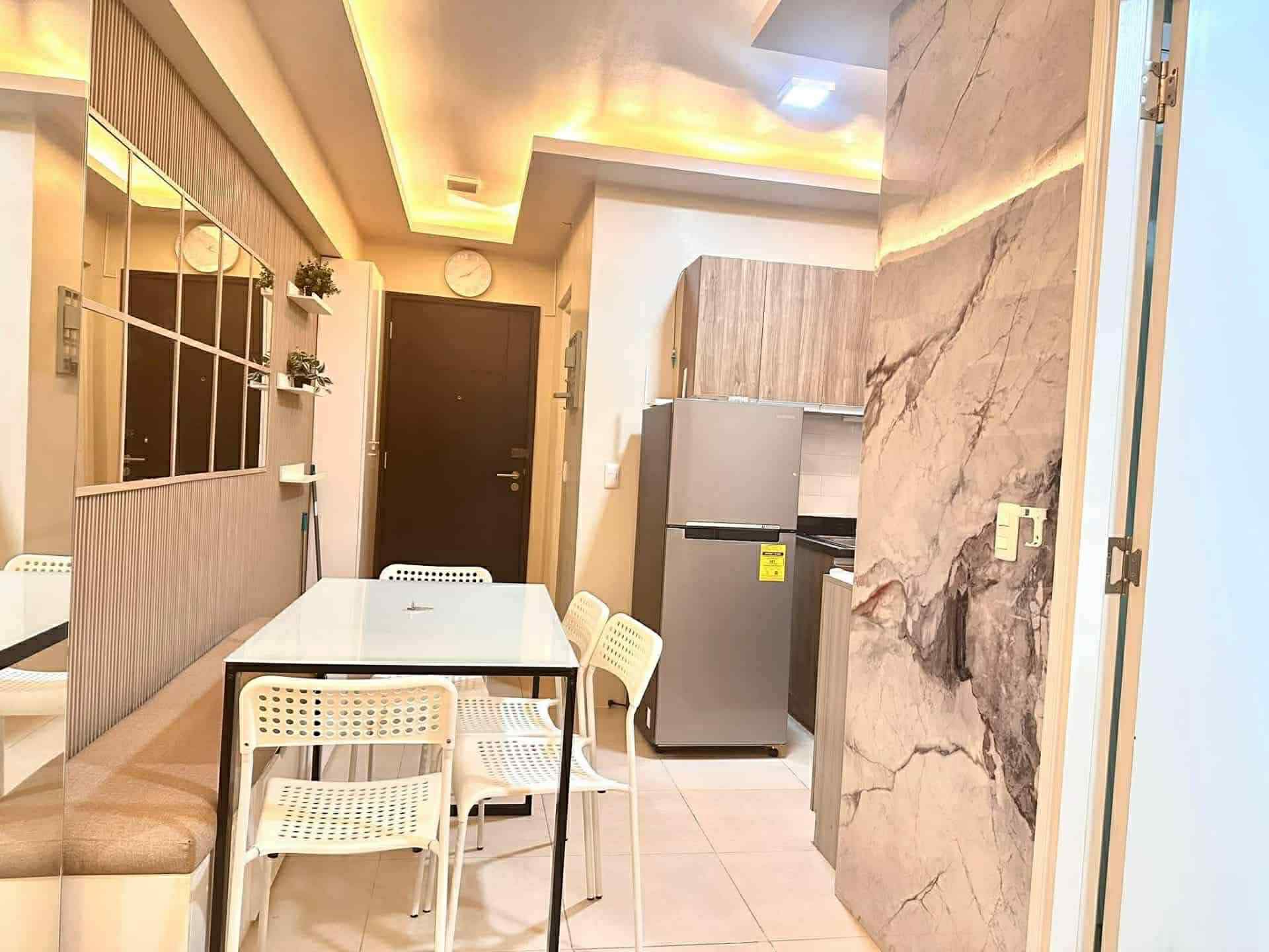 Avida Tower Iloilo/Fully Furnished 1 bedroom unit with balcony - photo 2