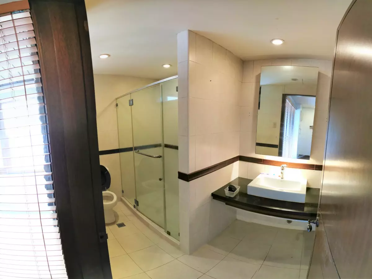 For Rent: Very Spacious 3BR Condo along Gorordo Avenue, across Harold's Hotel Lahug - photo 3