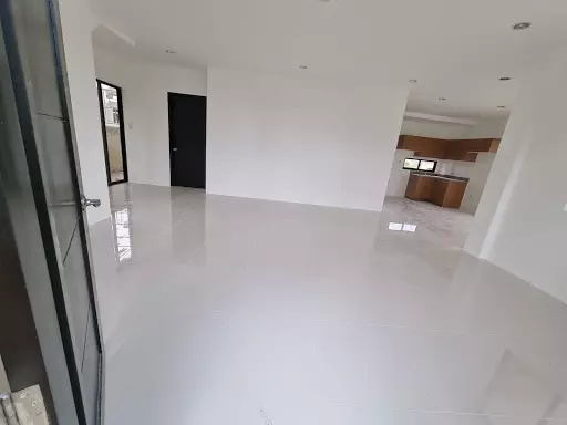 Open photo 16 of 25 — 5 bedroom house and lot in Minglanilla Highlands