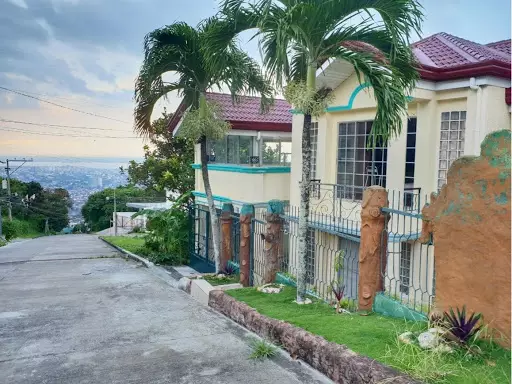 House and Lot in Labangon with Beautiful City and Seaview — House and Lot in Cebu City, Cebu, Philippines — Photo 2