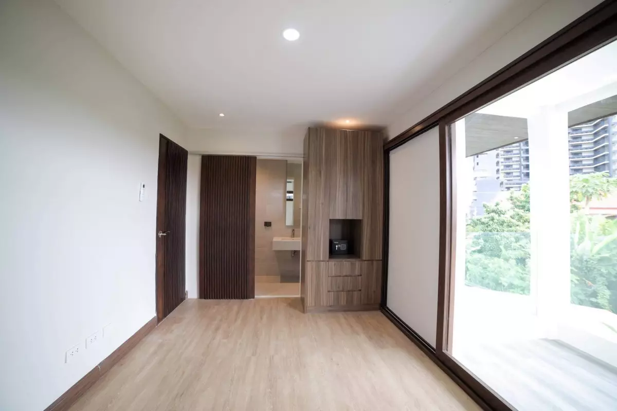 Open photo 14 of 21 — Brand New Resort Home With White Sand Beach In Mactan