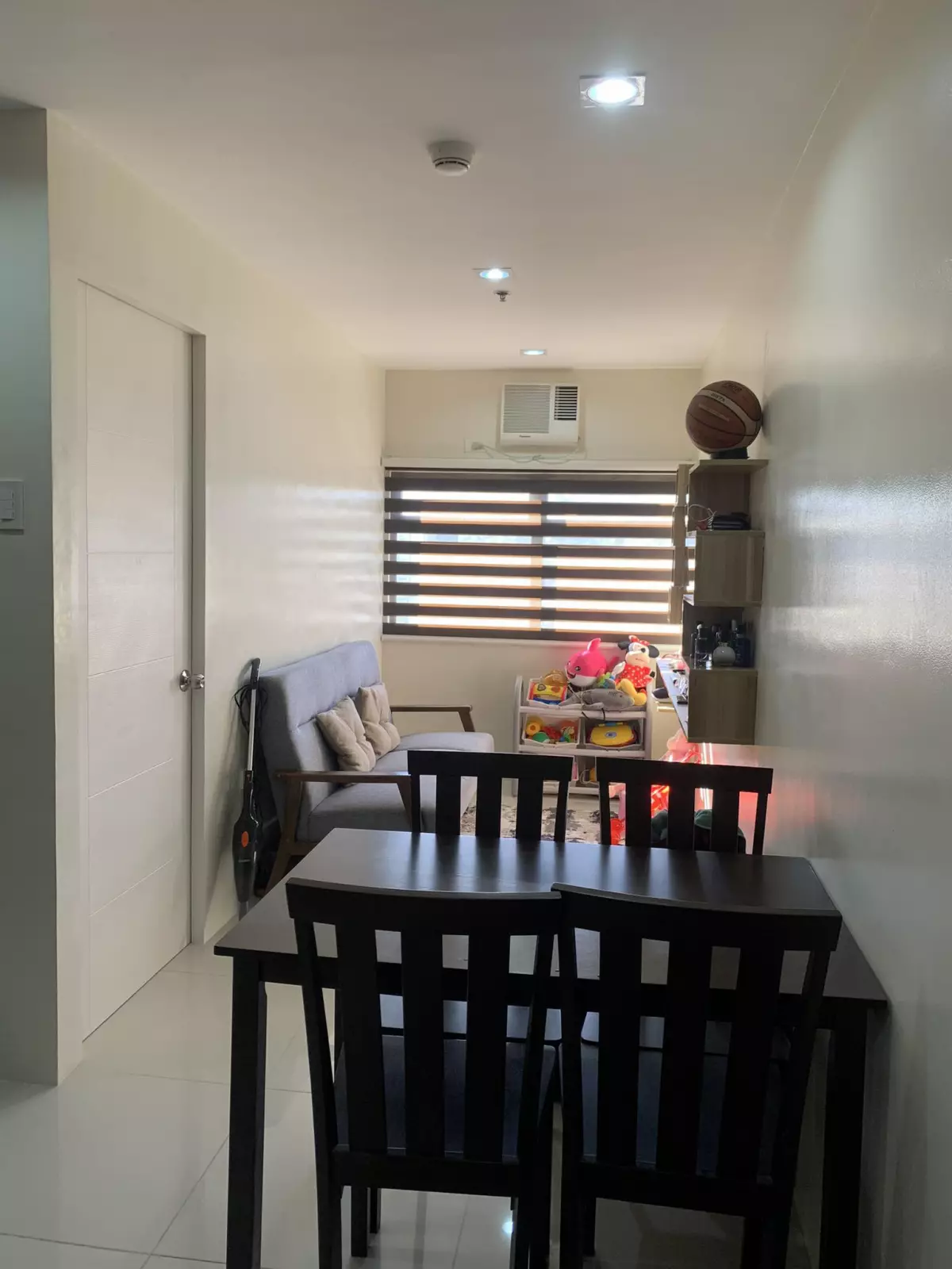 Fully-furnished 1 BR condo with parking for assume - photo 3