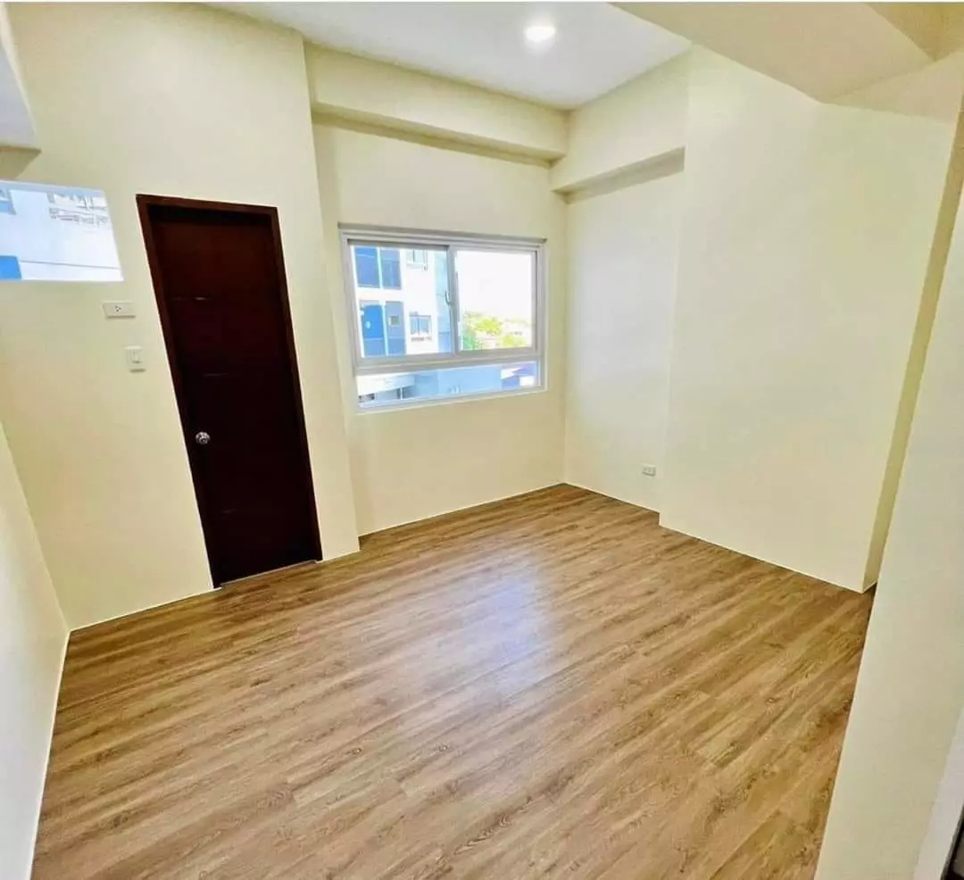 Northwoods Place - Studio w/ Parking — Penthouse — Photo 4
