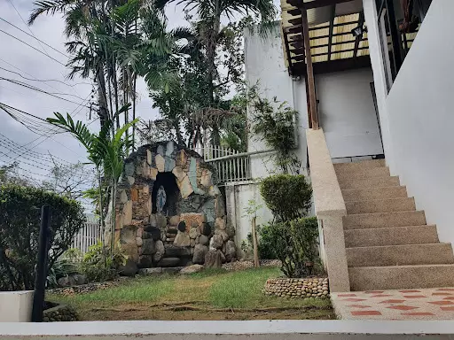 4 Bedroom House and Lot For Sale and For Rent — House and Lot in Cebu City, Cebu, Philippines — Photo 3