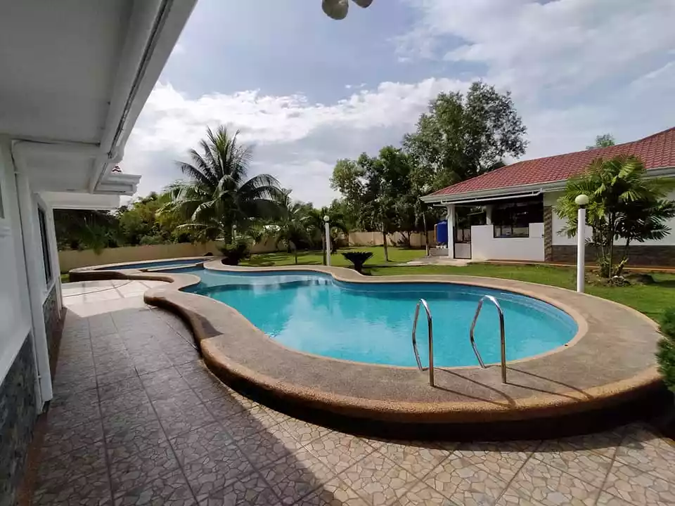 5 Bedrooms 5 toilet and bath with Swimming pool in Dao Dauis Panglao Island Bohol - photo 3