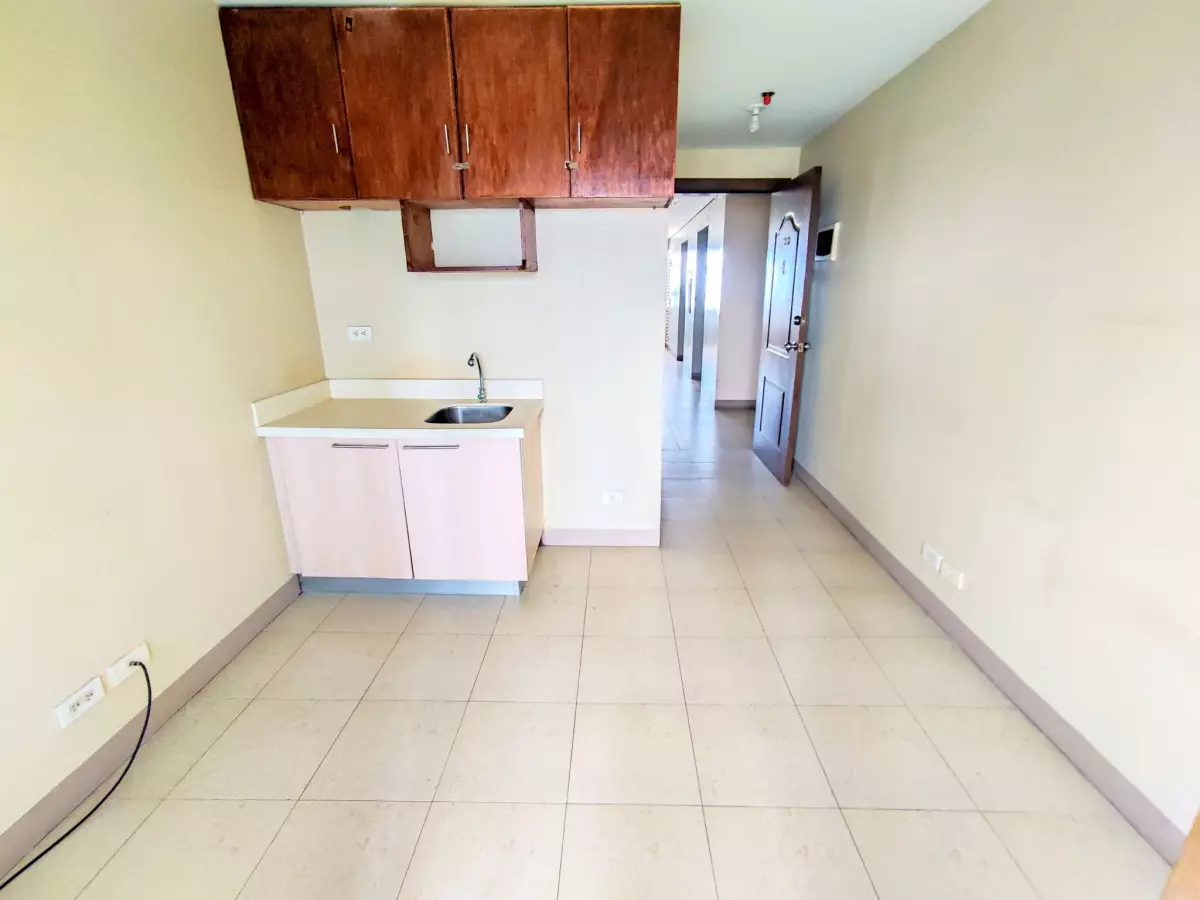 1BR SEMI-FURNISHED UNIT FOR LEASE at Ridgewood Towers    - photo 2