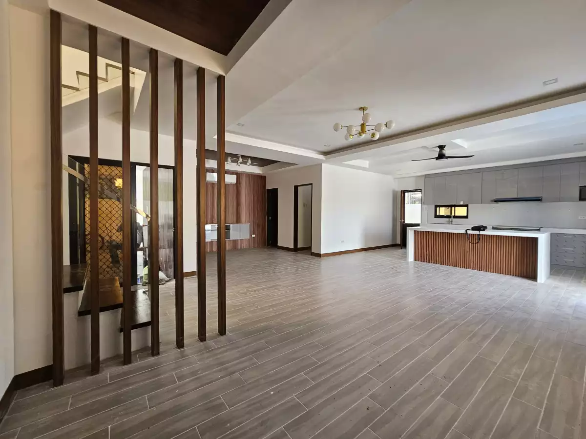 Open photo 22 of 28 — 4 Bedrooms with Balcony and Pool
