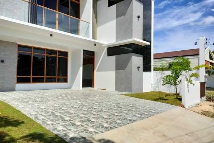 HOUSE AND LOT — House and Lot in Cebu, Philippines — Photo 2