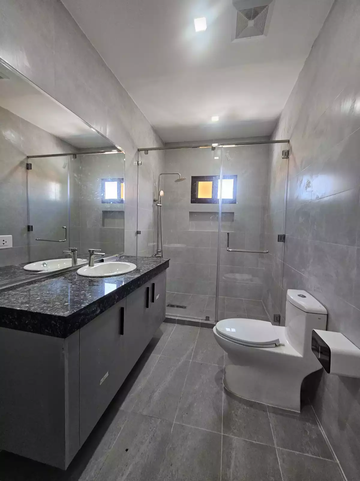 Open photo 17 of 28 — 4 Bedrooms with Balcony and Pool