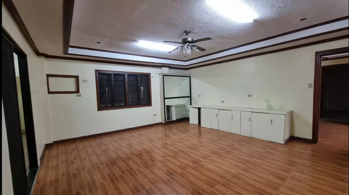 OFFICE WITH 6 ROOMS — Building in Cagayan de Oro, Misamis Oriental, Philippines — Photo 6