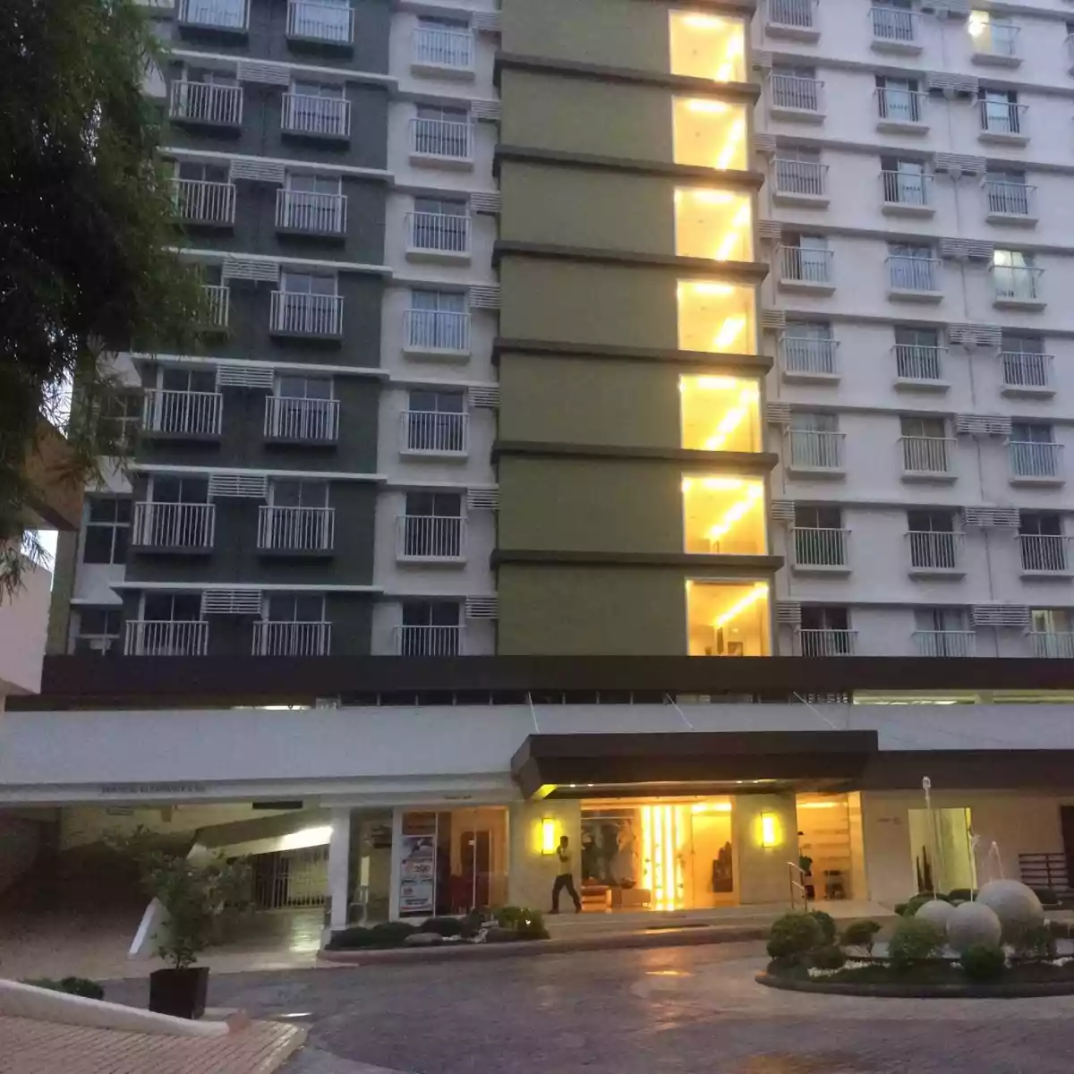 Fully Furnished Studio Unit in Bamboo Bay Residences — Studio in Hernan Cortes St, Mandaue City, Cebu — Photo 2