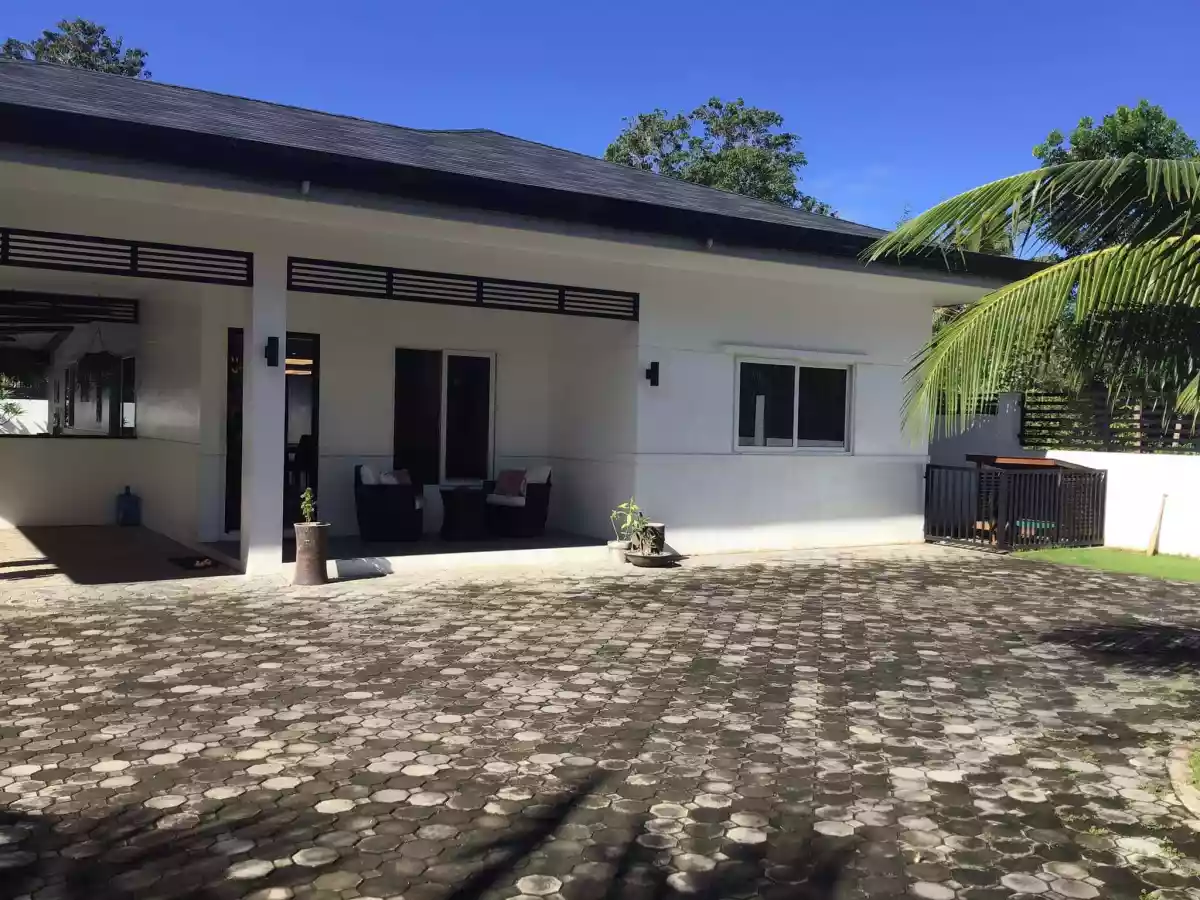 House and lot with pool for sale - photo 3