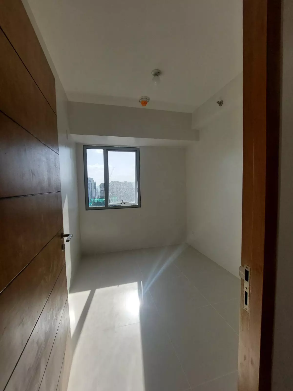 Open photo 17 of 19 — Taft East Gate 2Bedroom For Assume Save 7Million for the Current Price 