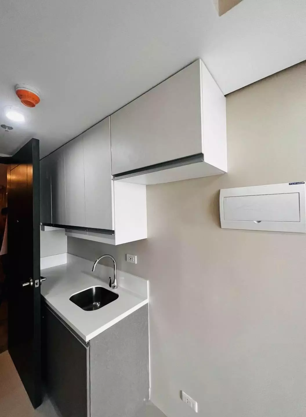 Rush Sale BIG STUDIO CONDO unit in BASELINE, JUANA OSMEÑA, CEBU CITY — Studio in Cebu City, Cebu, Philippines — Photo 3
