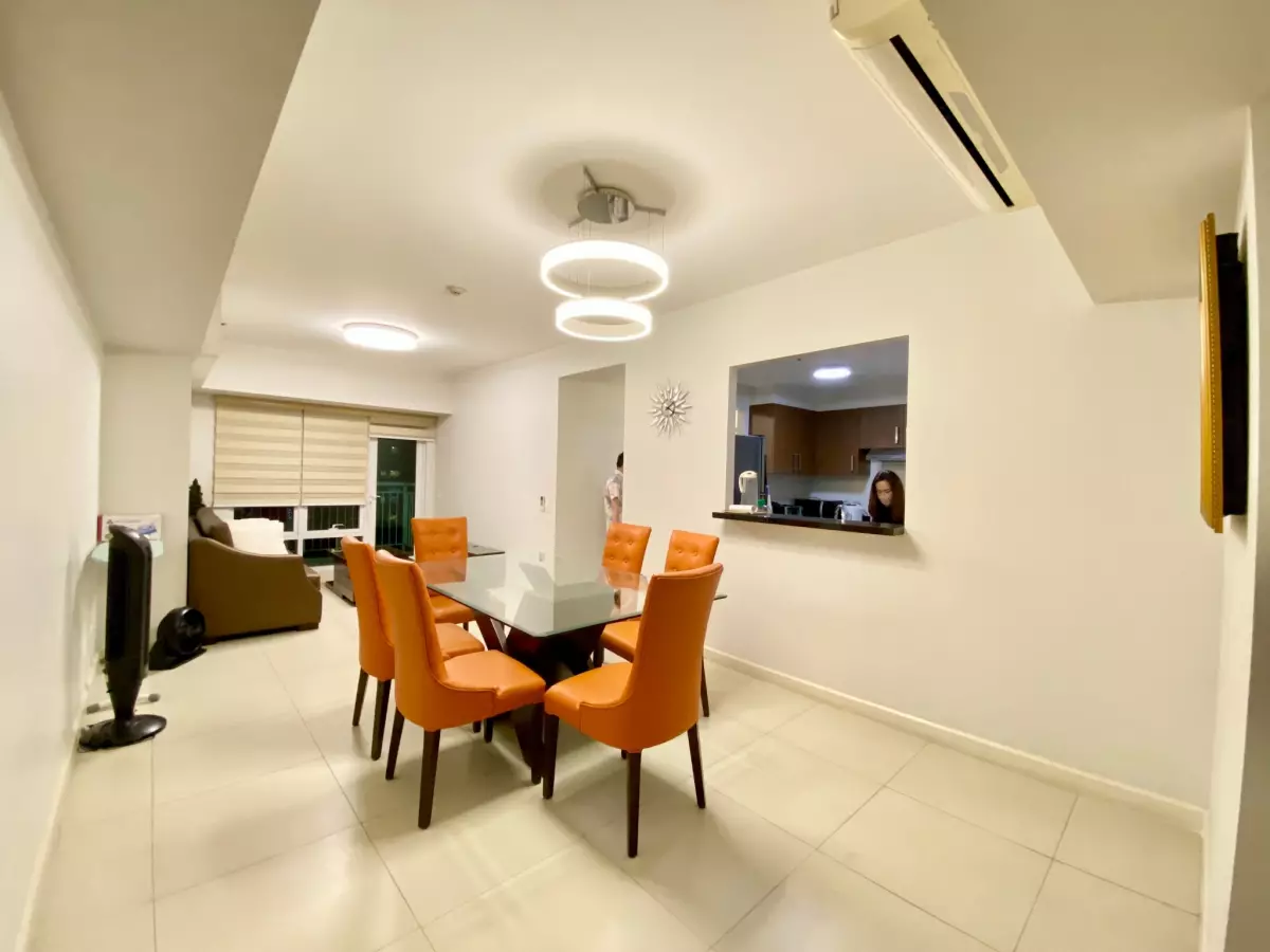 FOR RENT | 3BR UNIT w/ PARKING at The Red Oak at Two Serendra — 3 Bedrooms in McKinley Parkway, Taguig, Metro Manila — Photo 2