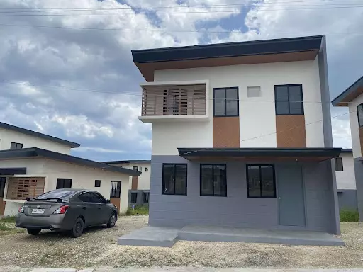 House and Lot in AMOA for assume